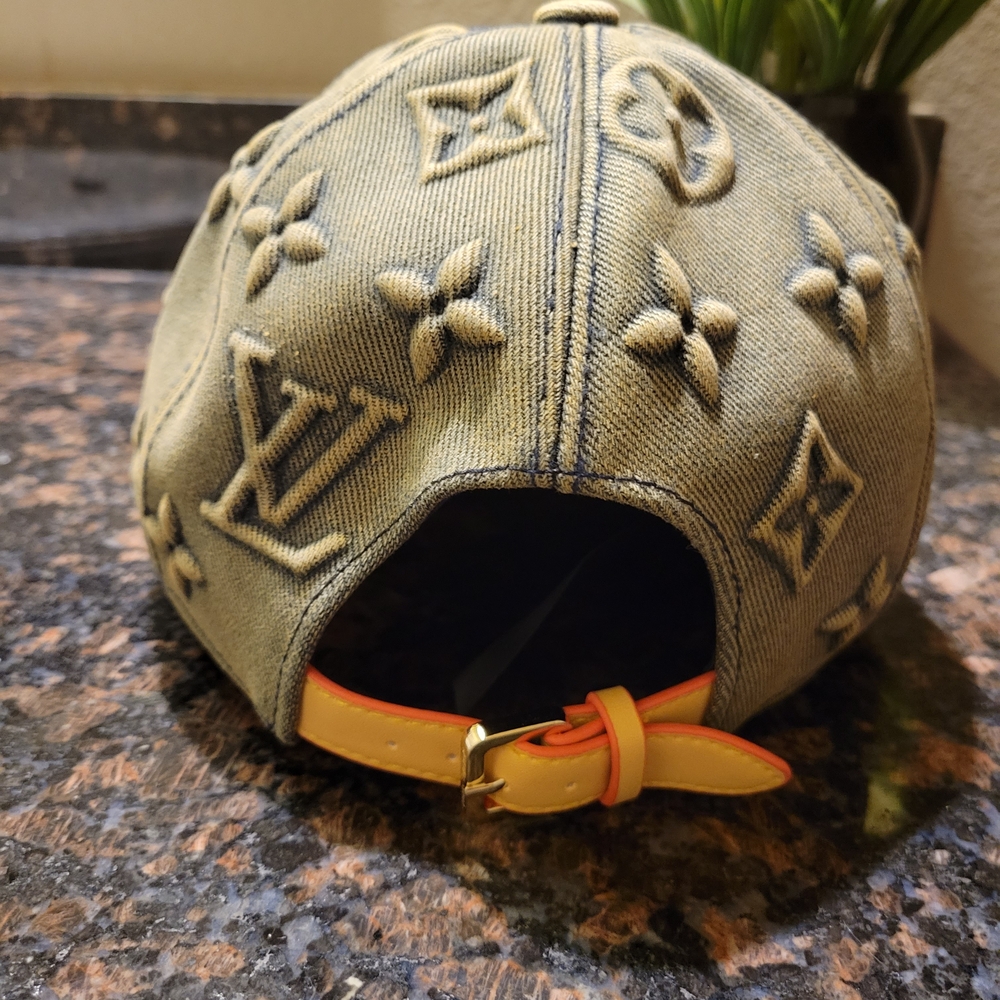 Louis Vuitton Monogram Cap - Picture 5 of 11